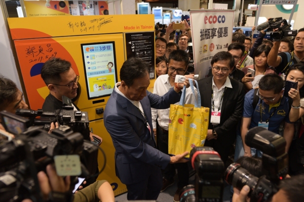 20190529 郭台銘蒞臨展場 190529 0001
